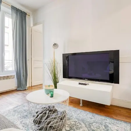 Cozy Near Paris - La Defense Apartment Suresnes